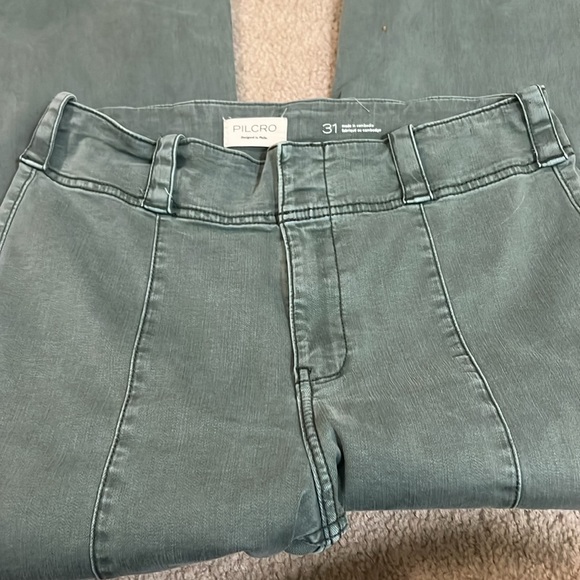 Pilcro 70s Slim Crop Pants with a little flair.  Size 31 - Picture 5 of 6